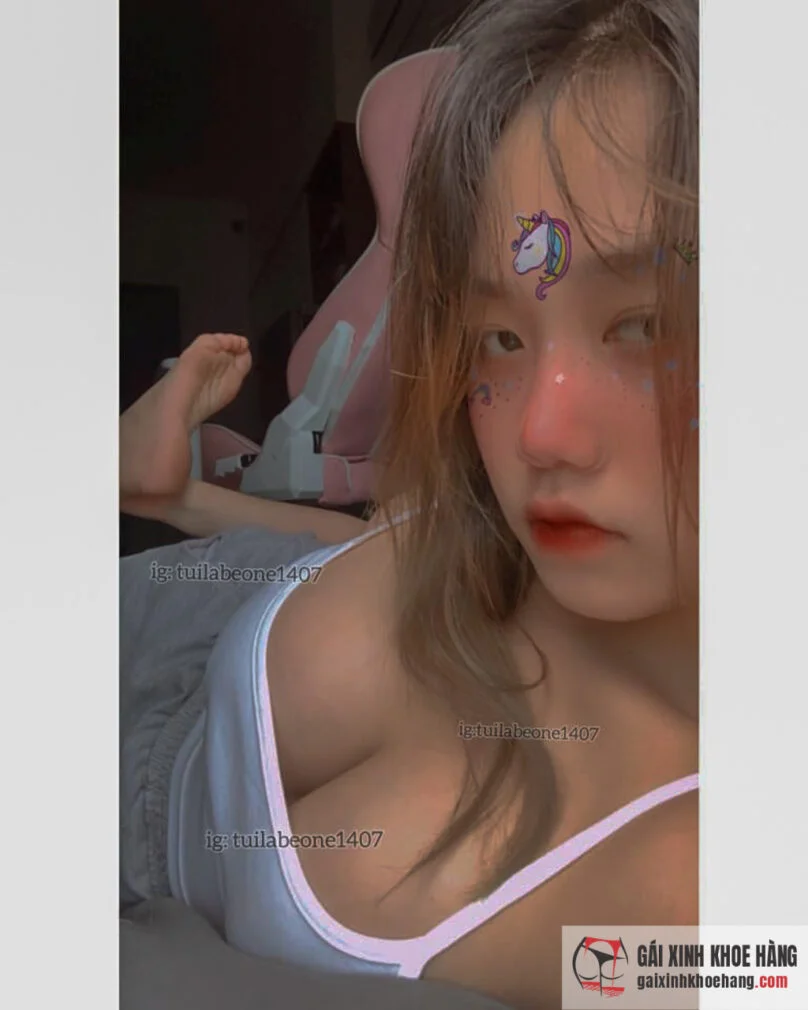 Cùng ngắm loạt ảnh khoe vòng 1 đẫy đà của Beo Thỏ