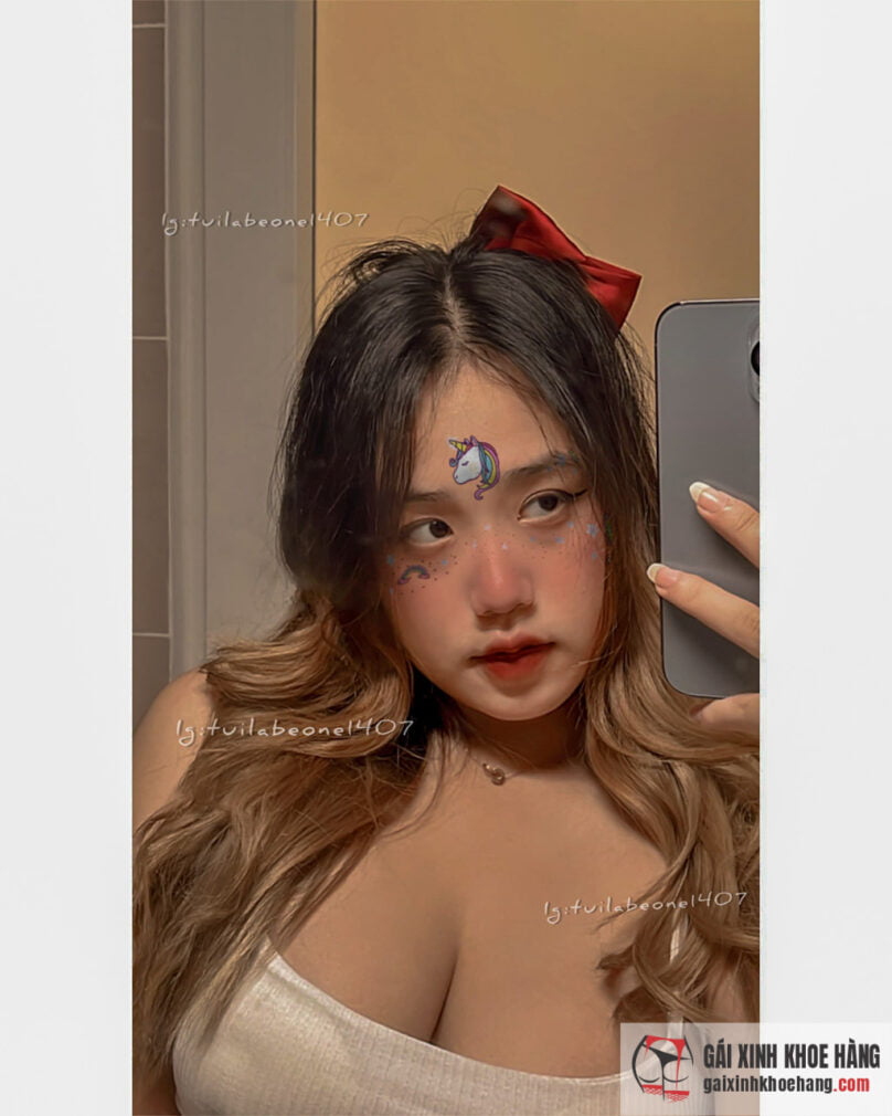 Cùng ngắm loạt ảnh khoe vòng 1 đẫy đà của Beo Thỏ