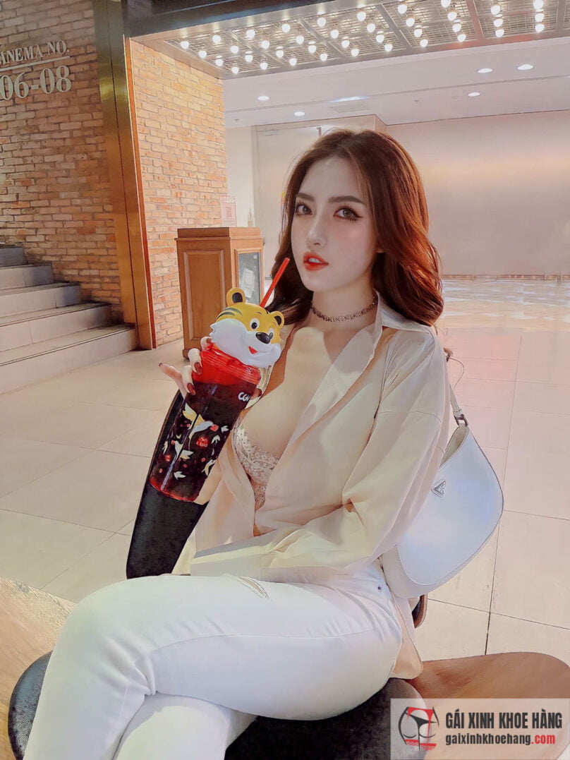 Cùng ngắm loạt ảnh khoe vòng 1 bốc lửa của Đồng Thảo My