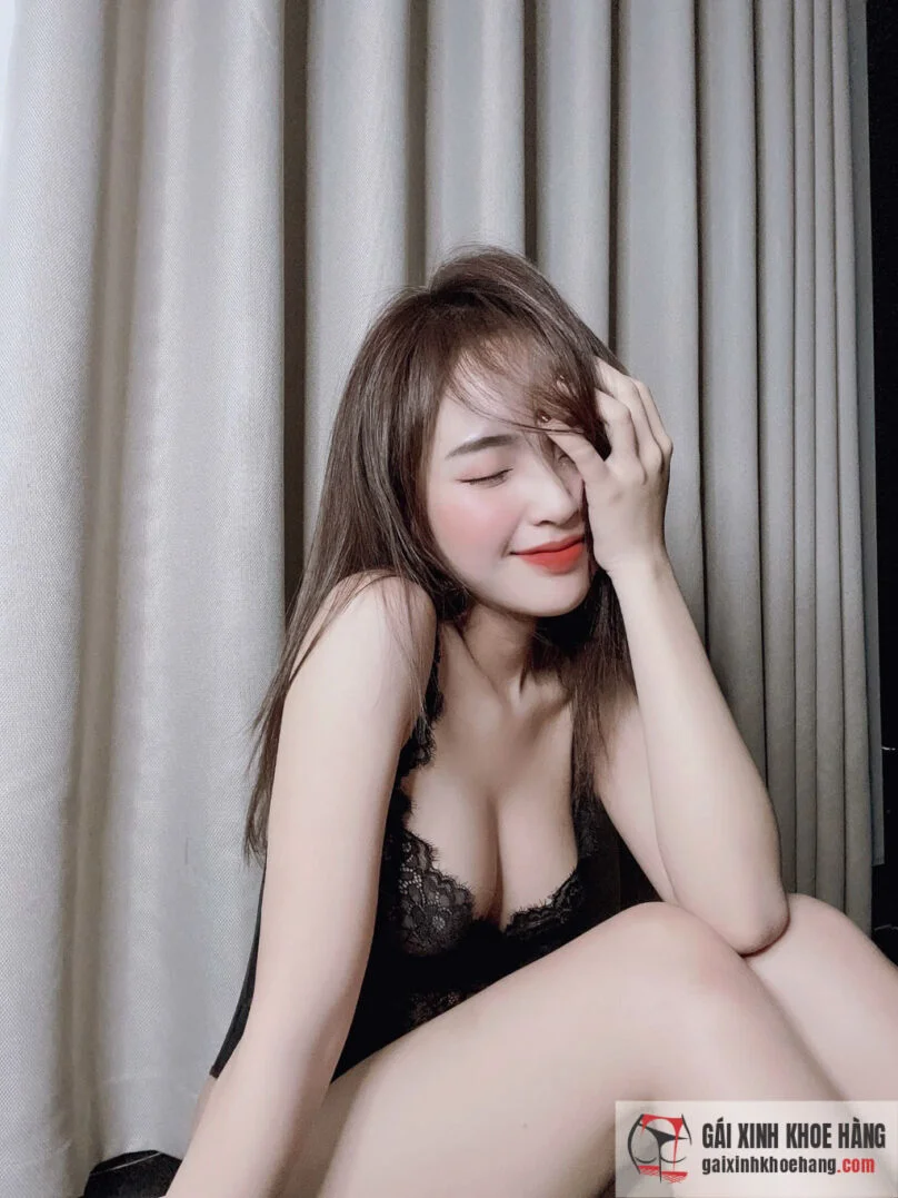 Hot girl Lê Phương Anh khoe vòng 1 cực quyến rũ khiến fan bỏng mắt