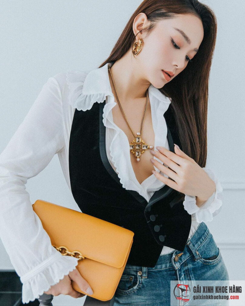 Cùng ngắm loạt ảnh sexy đến nghẹt thở của Minh Hằng