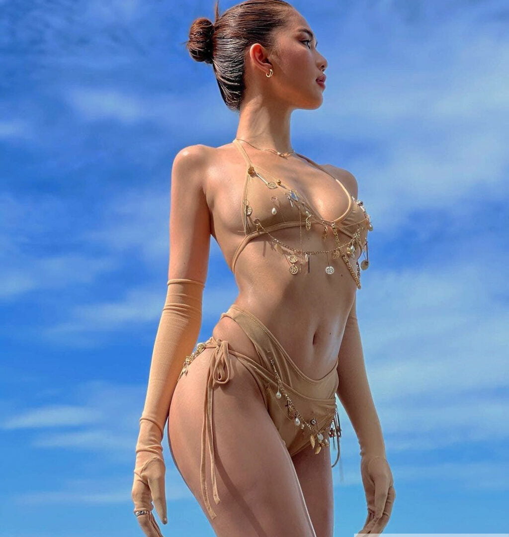 Nữ hoàng nội y Ngọc Trinh chưa bao giờ thất thế trước các bộ đồ bikini