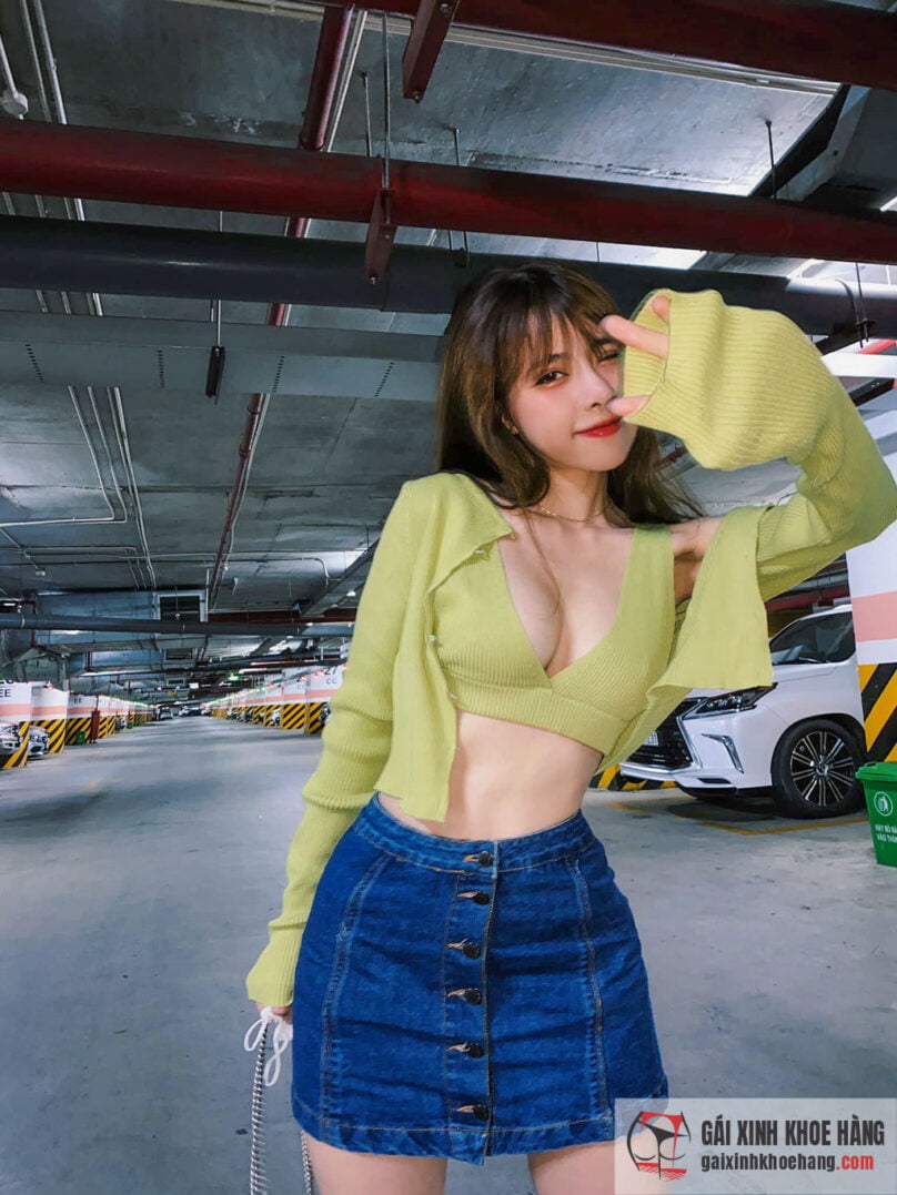Hot girl phòng gym Trần Bích Hạnh khoe vòng 1 cực trắng tròn