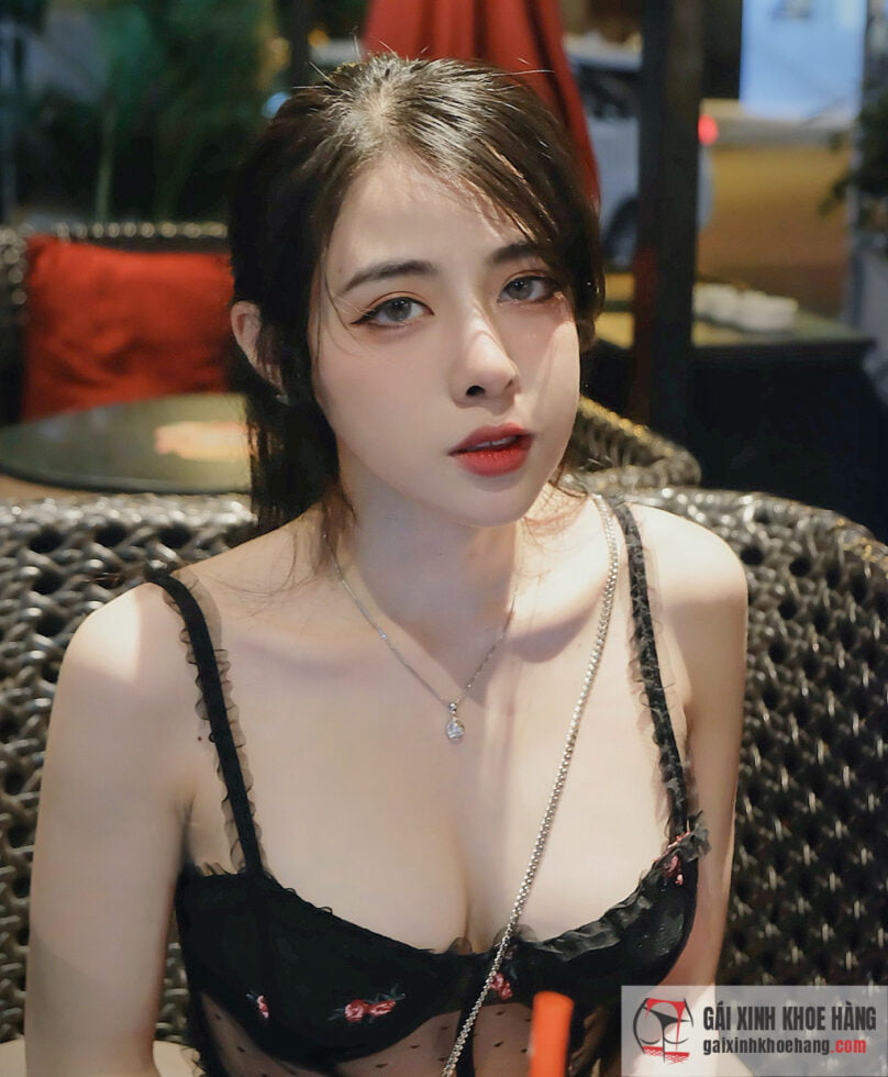 Hot girl phòng gym Trần Bích Hạnh khoe vòng 1 cực trắng tròn