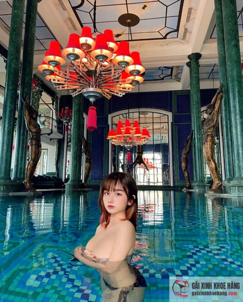 Das 10-fache Mädchen Tran Minh Thien Di besitzt eine Runde 1 bis 110 cm