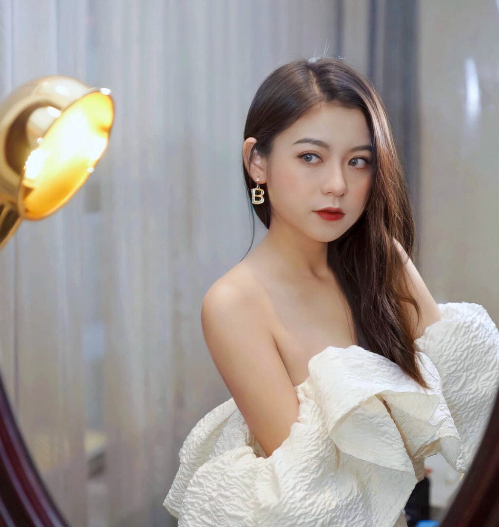 Cùng ngắm thêm những hình ảnh sexy của Trang Lucy