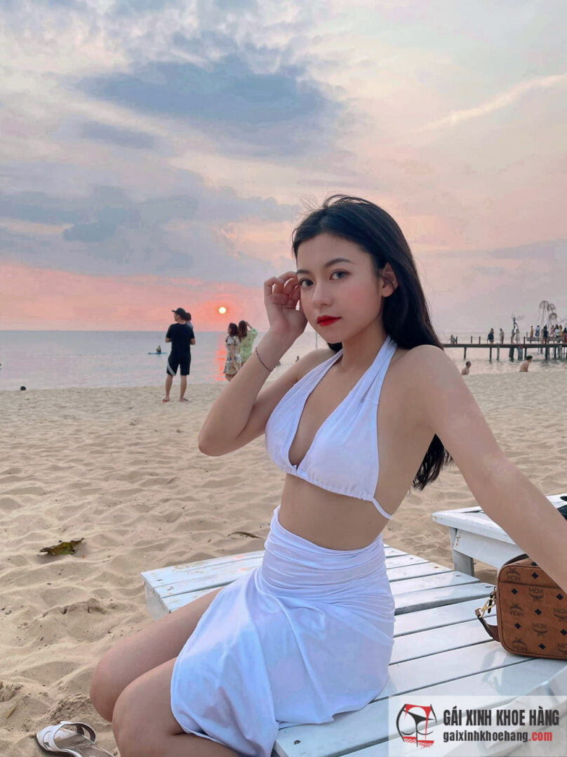 Cùng ngắm thêm những hình ảnh sexy của Trang Lucy