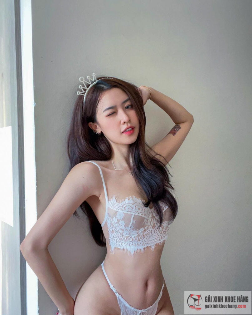 Linh Ka đang theo đuổi hình ảnh sexy, sang trọng và trang nhã được rất nhiều người hâm mộ ủng hộ