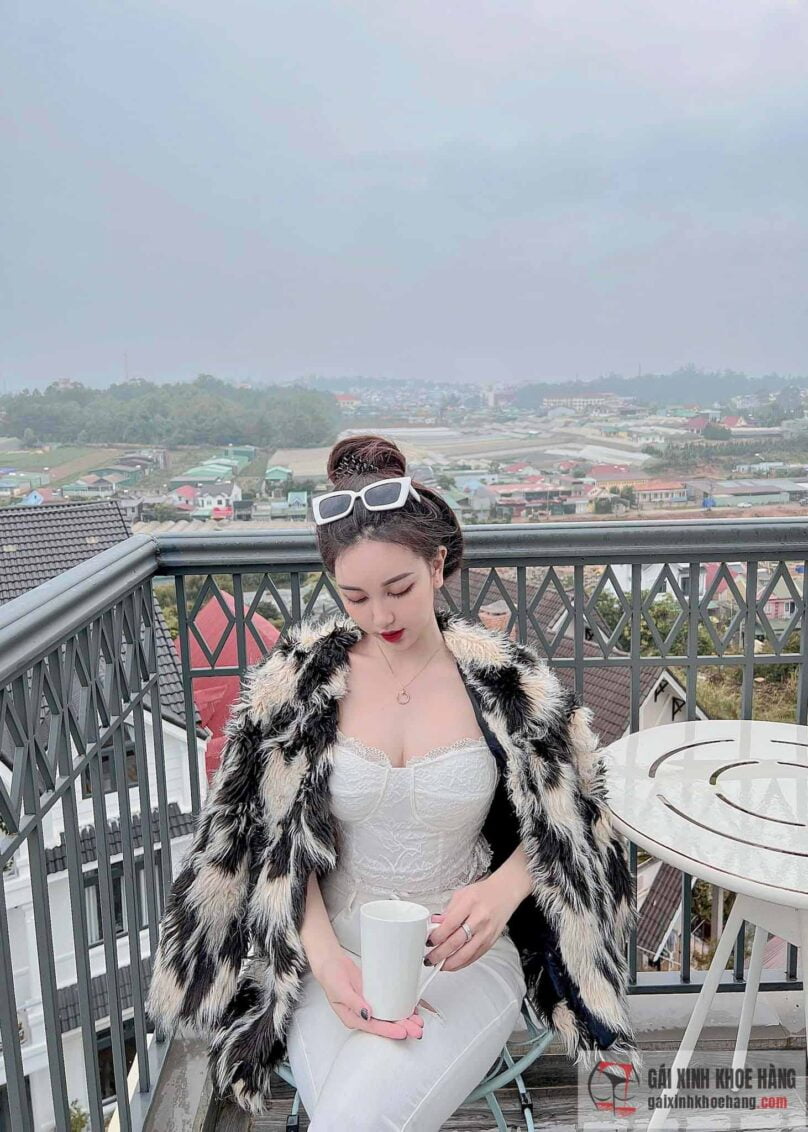 Cùng xem những hình ảnh khoe vòng 1 của Ý Nhi