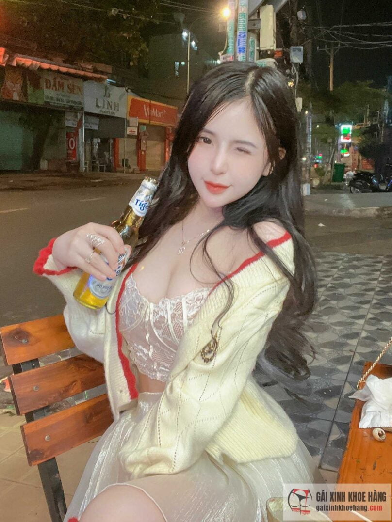 Huỳnh Quế Trinh - Hot girl quyến rũ bậc nhất Sài thành