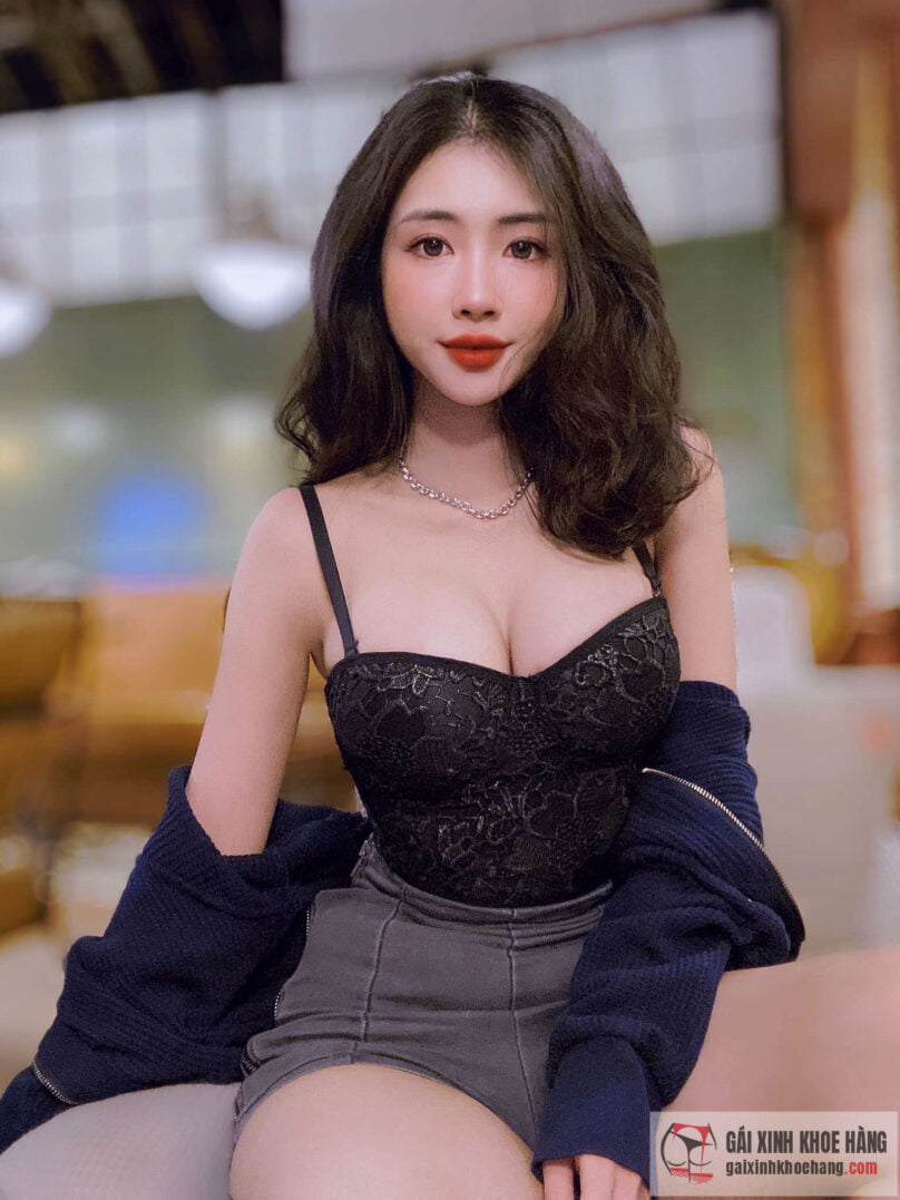 Lê Phương Thúy nóng bỏng đốt mắt cộng đồng mạng