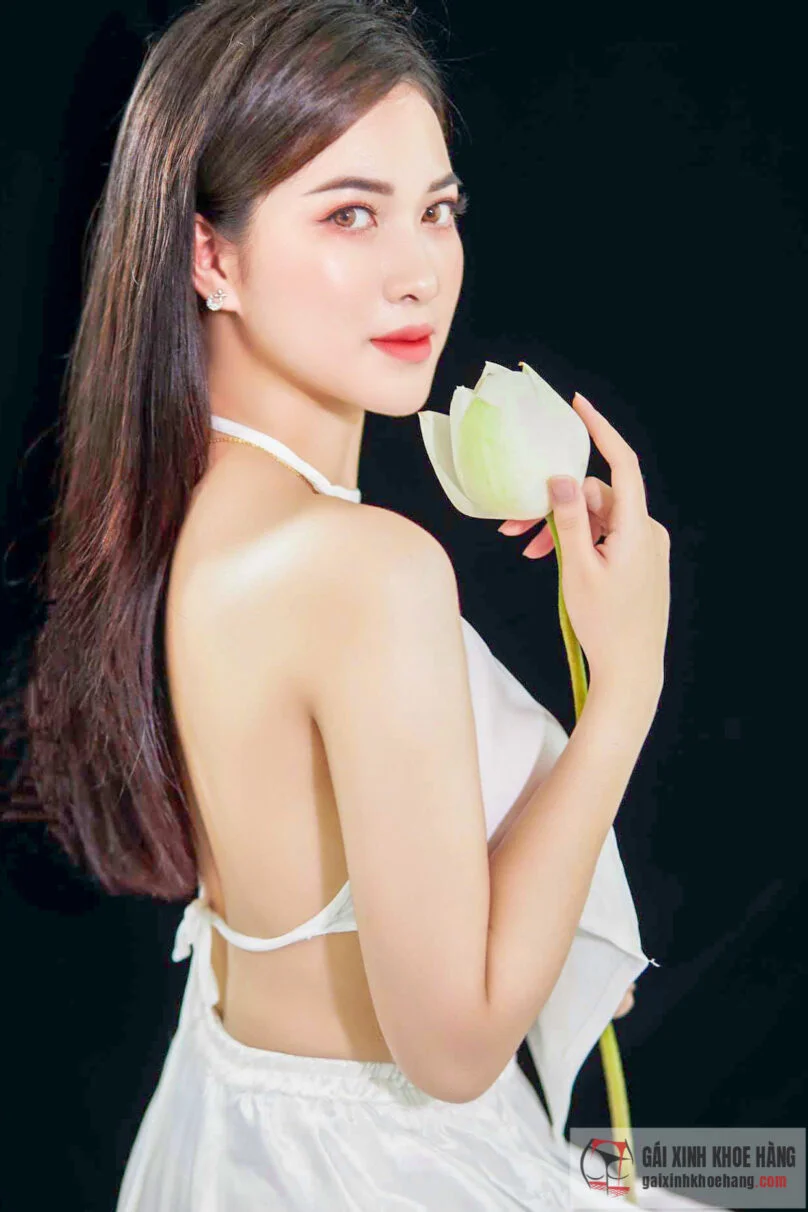 Hot girl Nguyễn Minh Ngọc khiến dân tình mất ngủ vì diện bikini thả dáng cực quyến rũ