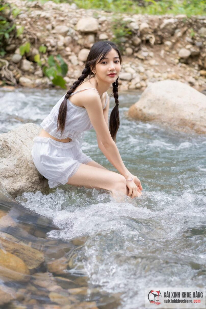 Cùng ngắm loạt ảnh sexy nóng bỏng của Anun Sasinun
