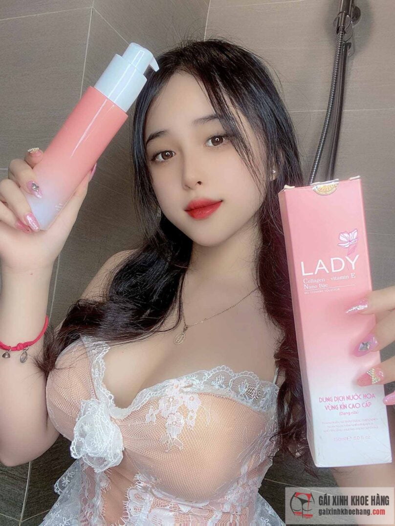 Hot girl Nguyễn Hiền (Hiền Thỏ) khoe body cực phổng phao