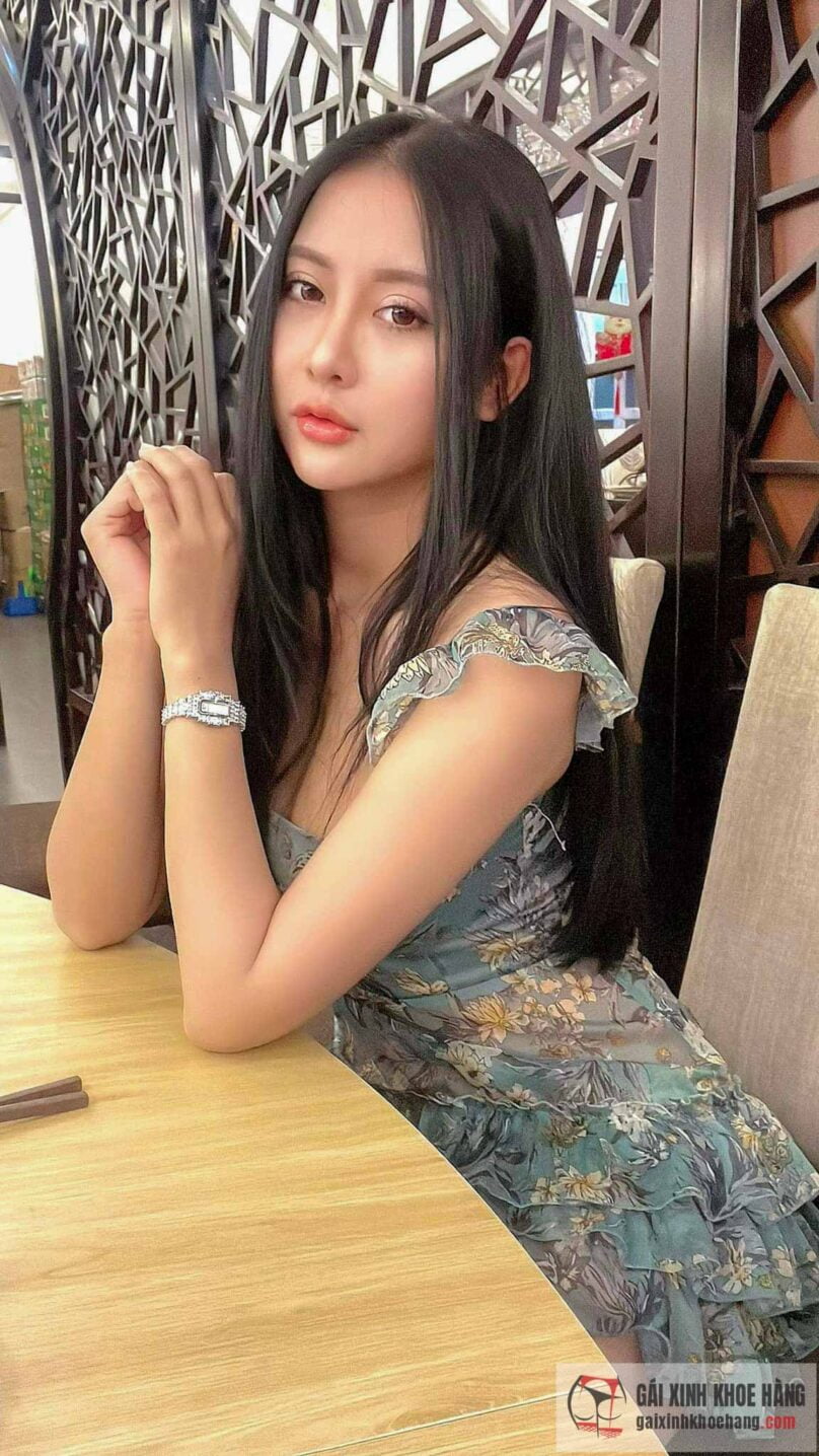 Võ Huỳnh Ngọc Phụng show hàng ngực to mông khủng táo bạo