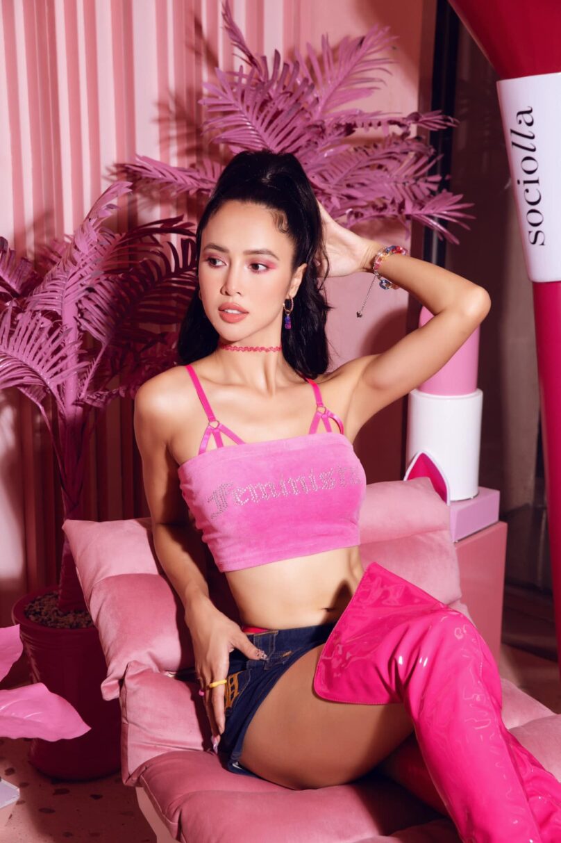 Cùng ngắm nhan sắc mỹ miều của nữ diễn viên nóng bỏng nhất màn ảnh Việt!