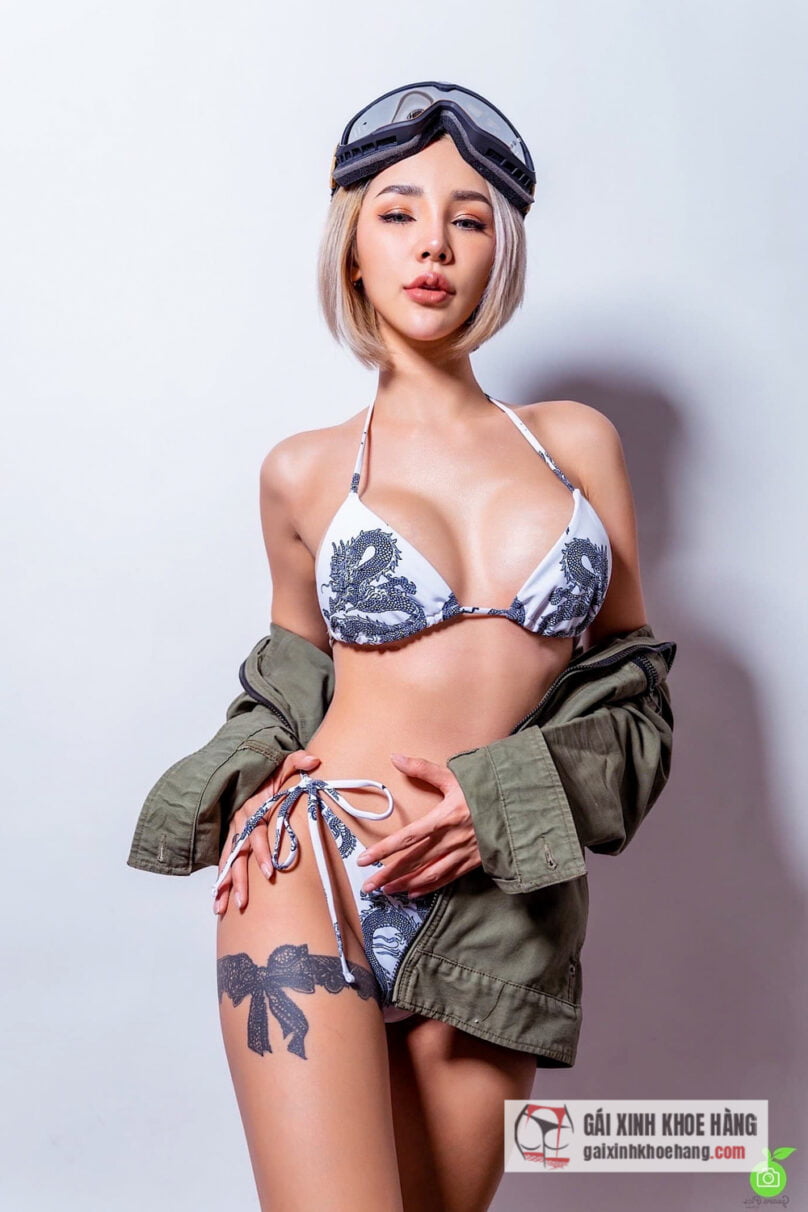 Cùng xem loạt ảnh bikini khoe vòng 1 nóng bỏng của Chalinee! 