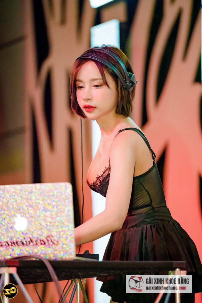 DJ Djbarbiemozz nóng bỏng bậc nhất của Thái Lan