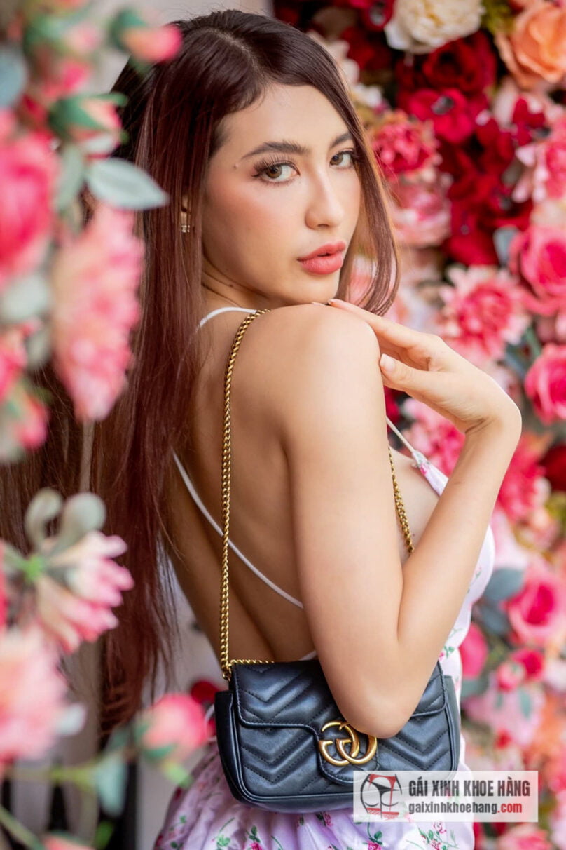 Cùng xem loạt ảnh bikini khoe vòng 1 khủng của Francesca Russo! 