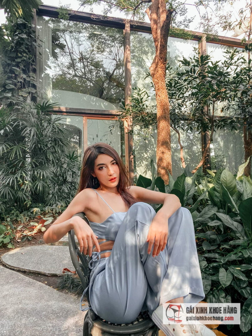 Cùng xem loạt ảnh bikini khoe vòng 1 khủng của Francesca Russo! 