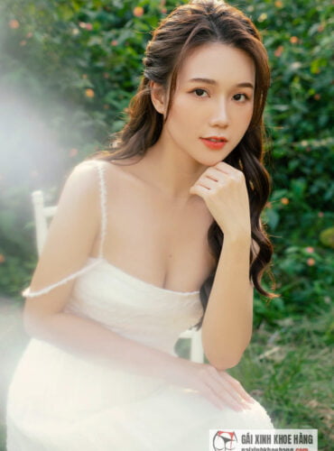 Diễn Viên Phạm Ngọc Anh mặc bikini khoe body nóng bỏng khiến fan bỏng mắt