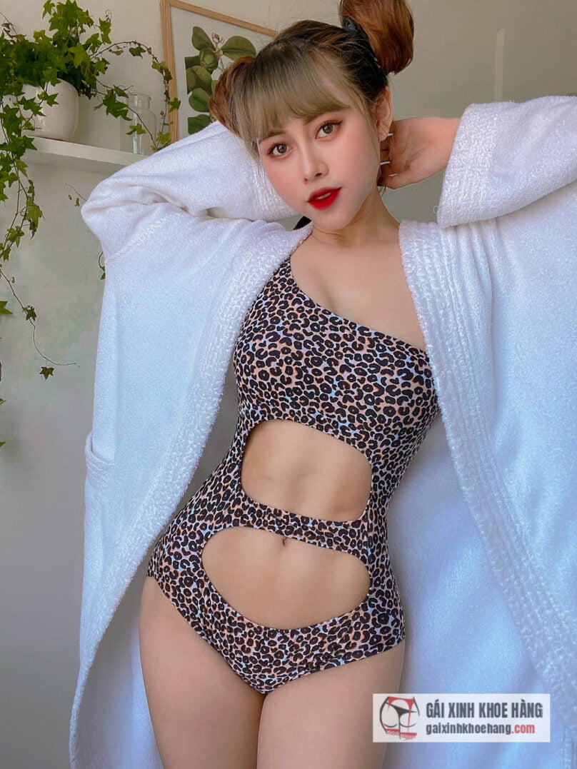 Cùng xem những hình ảnh xinh đẹp nóng bỏng của Việt Phương Thoa