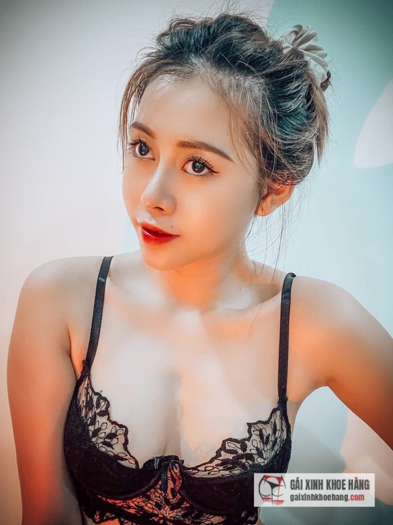 Cùng xem những hình ảnh xinh đẹp nóng bỏng của Việt Phương Thoa