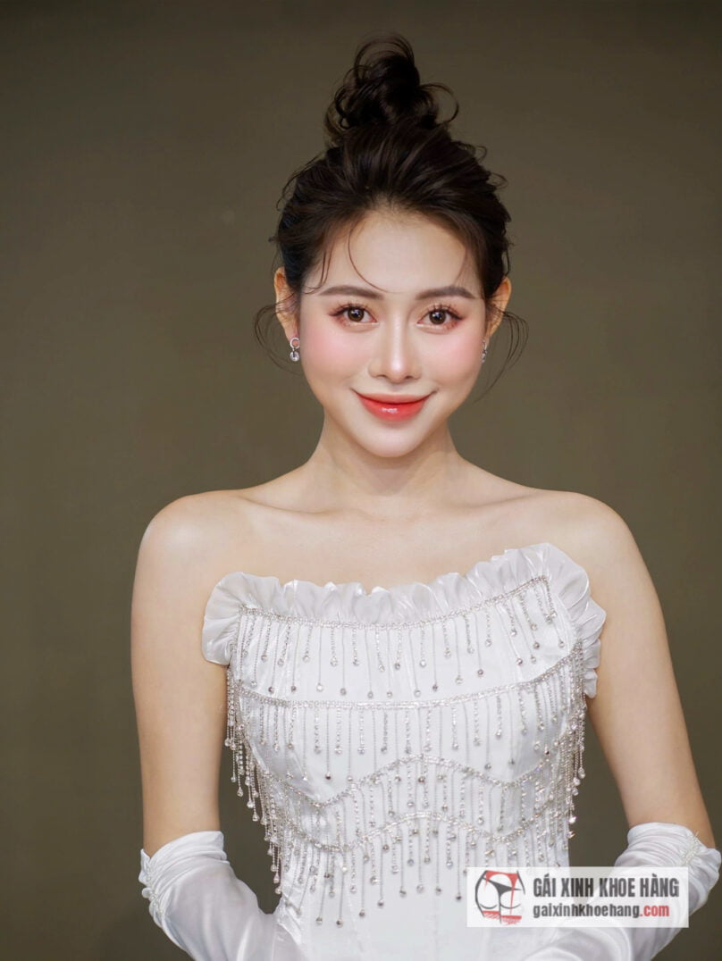 Việt Phương Thoa “em gái chị Google” mặc bikini khoe thân hình cực cháy 