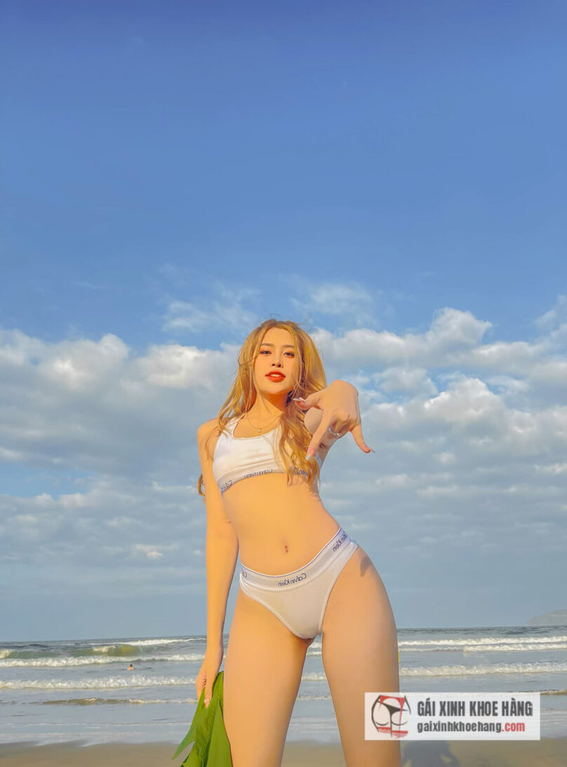 Cùng xem loạt ảnh sexy quyến rũ của hot girl Hồng Vy!