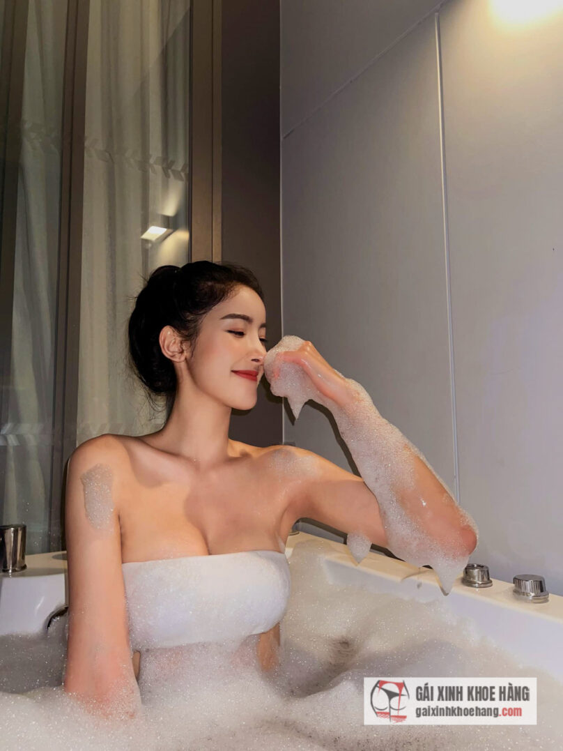 Ploу Preeуaphat nữ hoàng nội у Thái khoe thân hình cực sexy