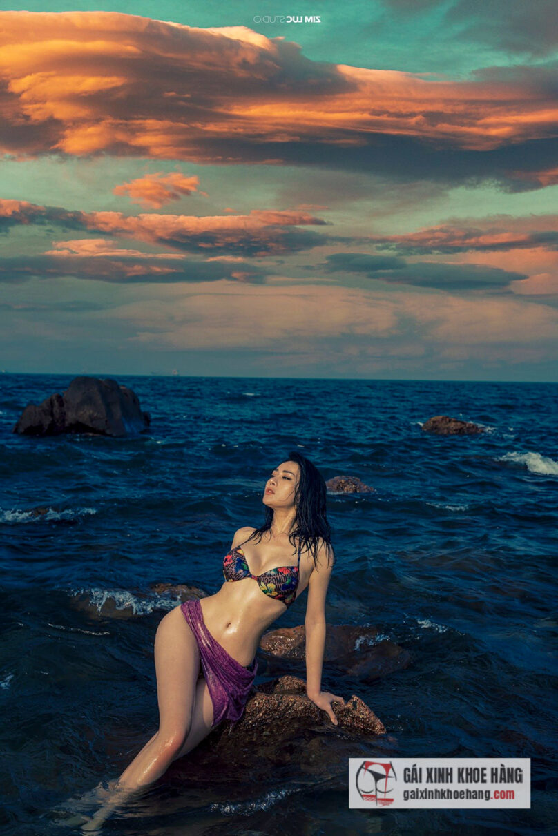 Diễn Viên Phương Oanh mặc bikini khoe đường cong nóng bỏng đến nghẹt thở 