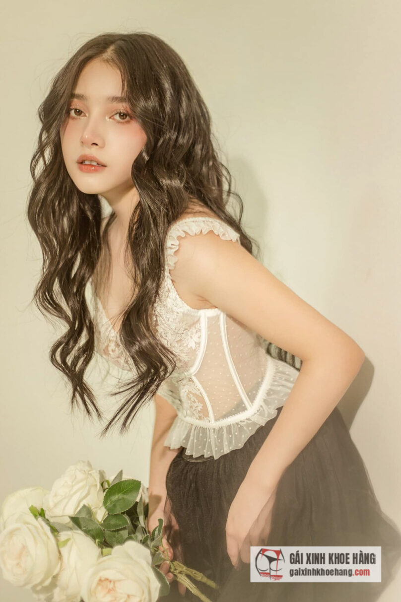 Cùng xem loạt ảnh của Nguyễn Thị Hằng với vẻ đẹp tựa thiên thần! 