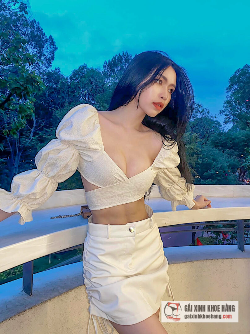 Xem loạt ảnh khoe thân hình nóng bỏng của Nhã Thy