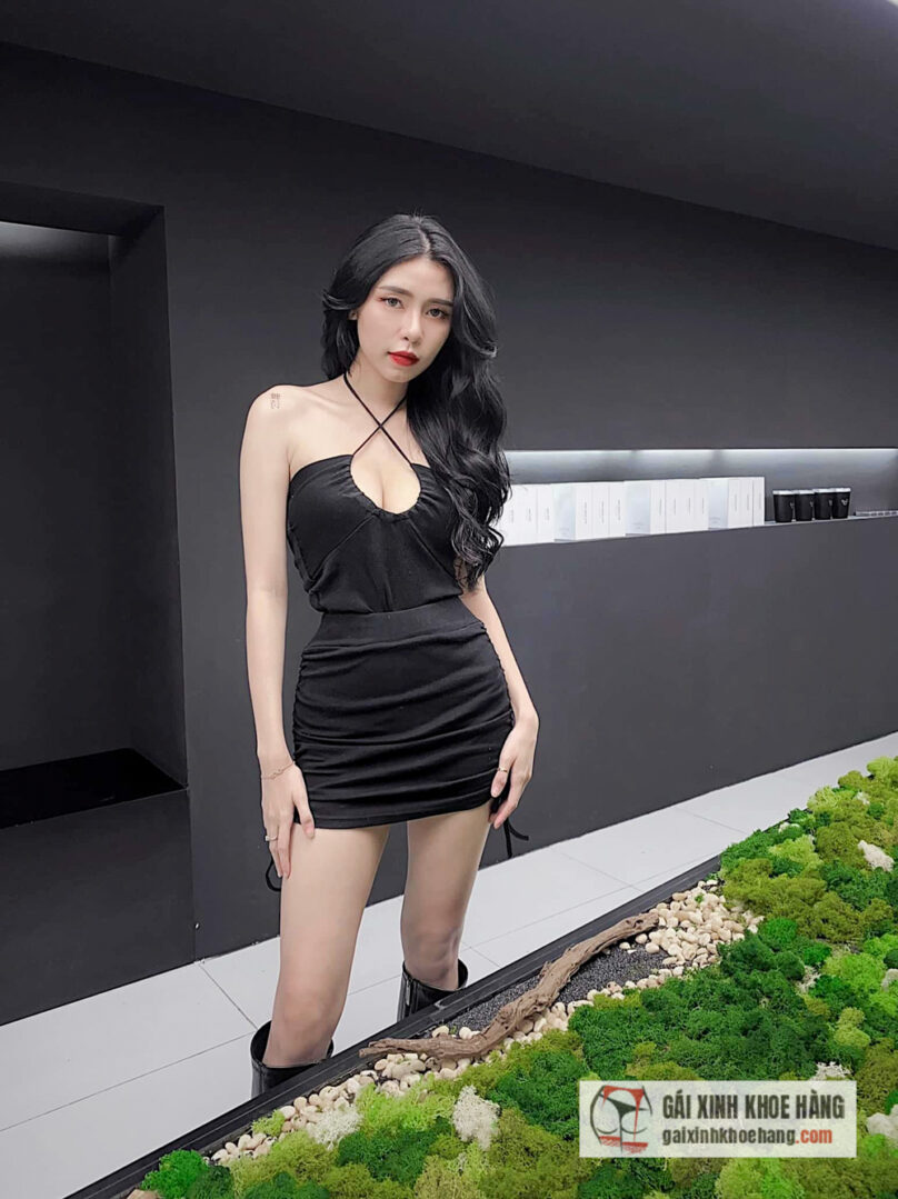 Hot girl Nhã Thy cuốn hút với vòng 1 căng tròn gợi cảm