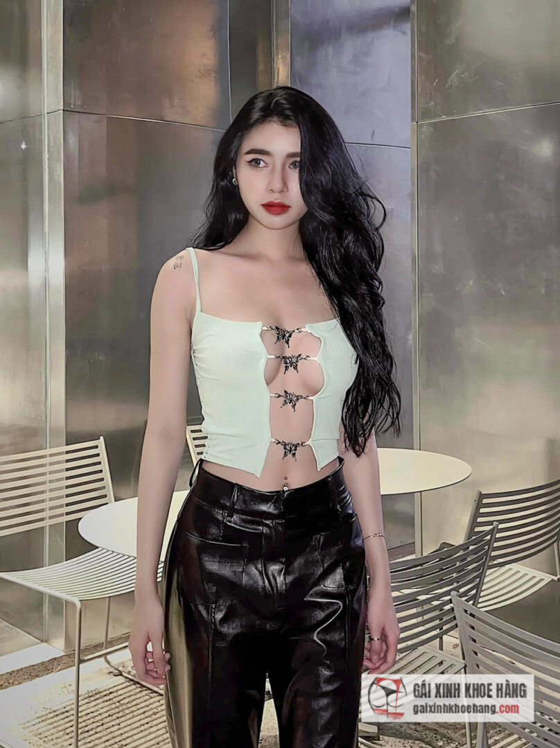 Hot girl Nhã Thy cuốn hút với vòng 1 căng tròn gợi cảm