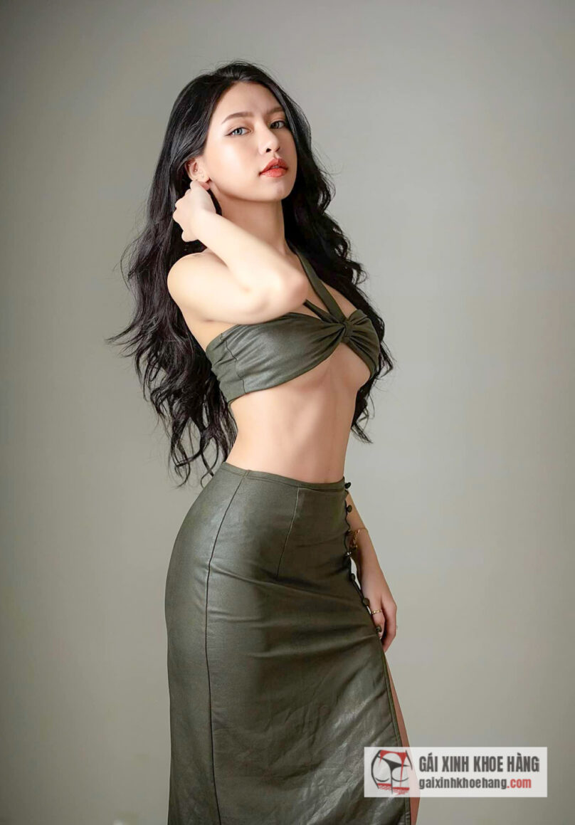 Hot girl Nhã Thy cuốn hút với vòng 1 căng tròn gợi cảm