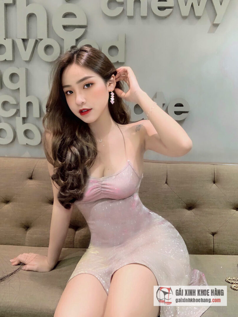 Hot girl Nguyễn Vân Anh chuộng đồ gợi cảm khoe dáng chuẩn từng centimet