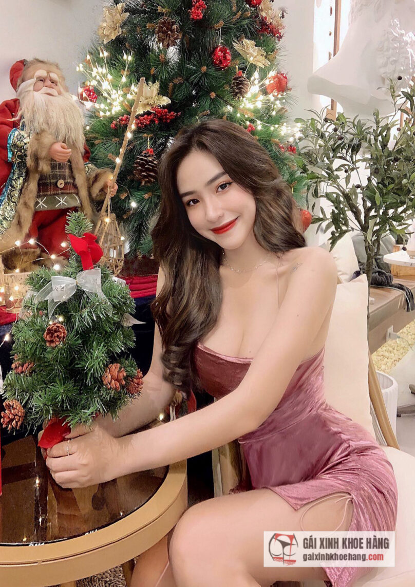 Hot girl Nguyễn Vân Anh chuộng đồ gợi cảm khoe dáng chuẩn từng centimet