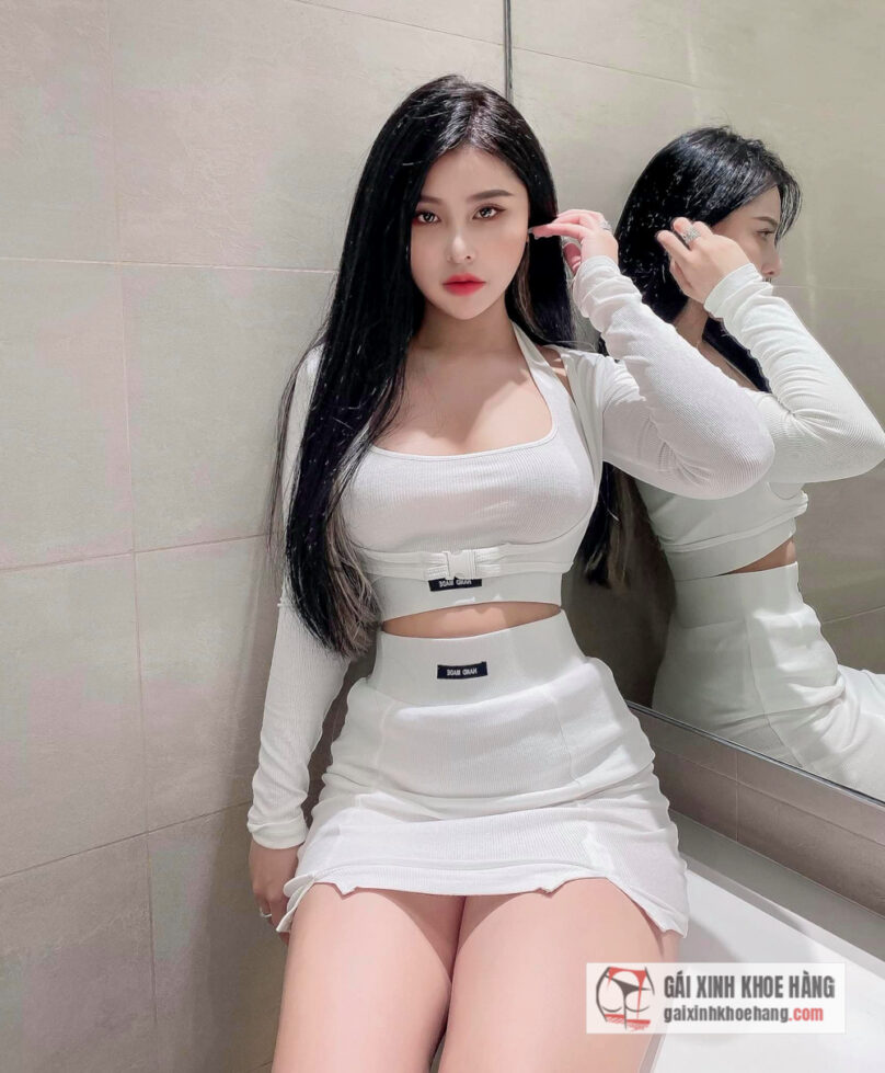 Mẫu ảnh Thiên Ân khoe body trong loạt ảnh nóng bỏng