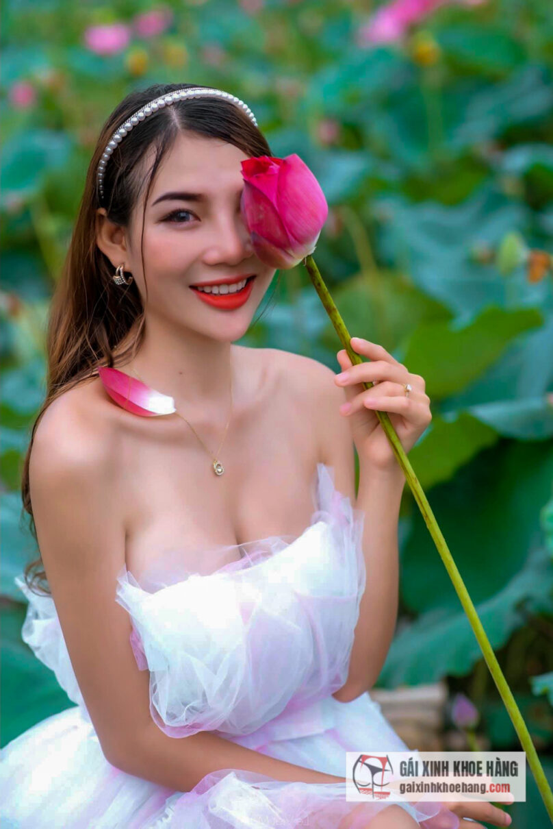 Cùng xem loạt ảnh model Linh Hana với body siêu nóng bỏng!