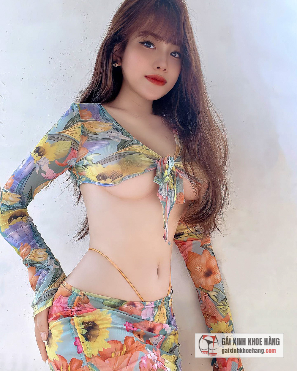 Nữ sinh khoe hàng nóng bỏng girl xinh