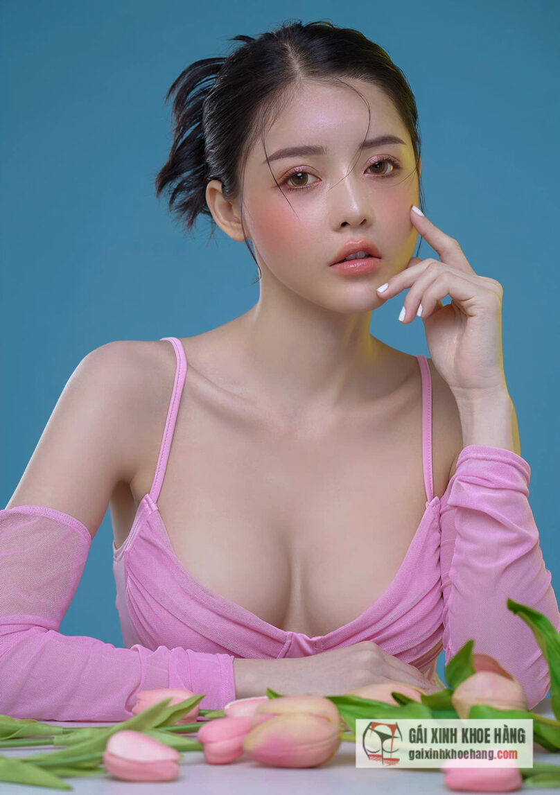 Người mẫu ảnh sexy Ngọc Anh lộ tin đồn tình cảm với thành viên HKT