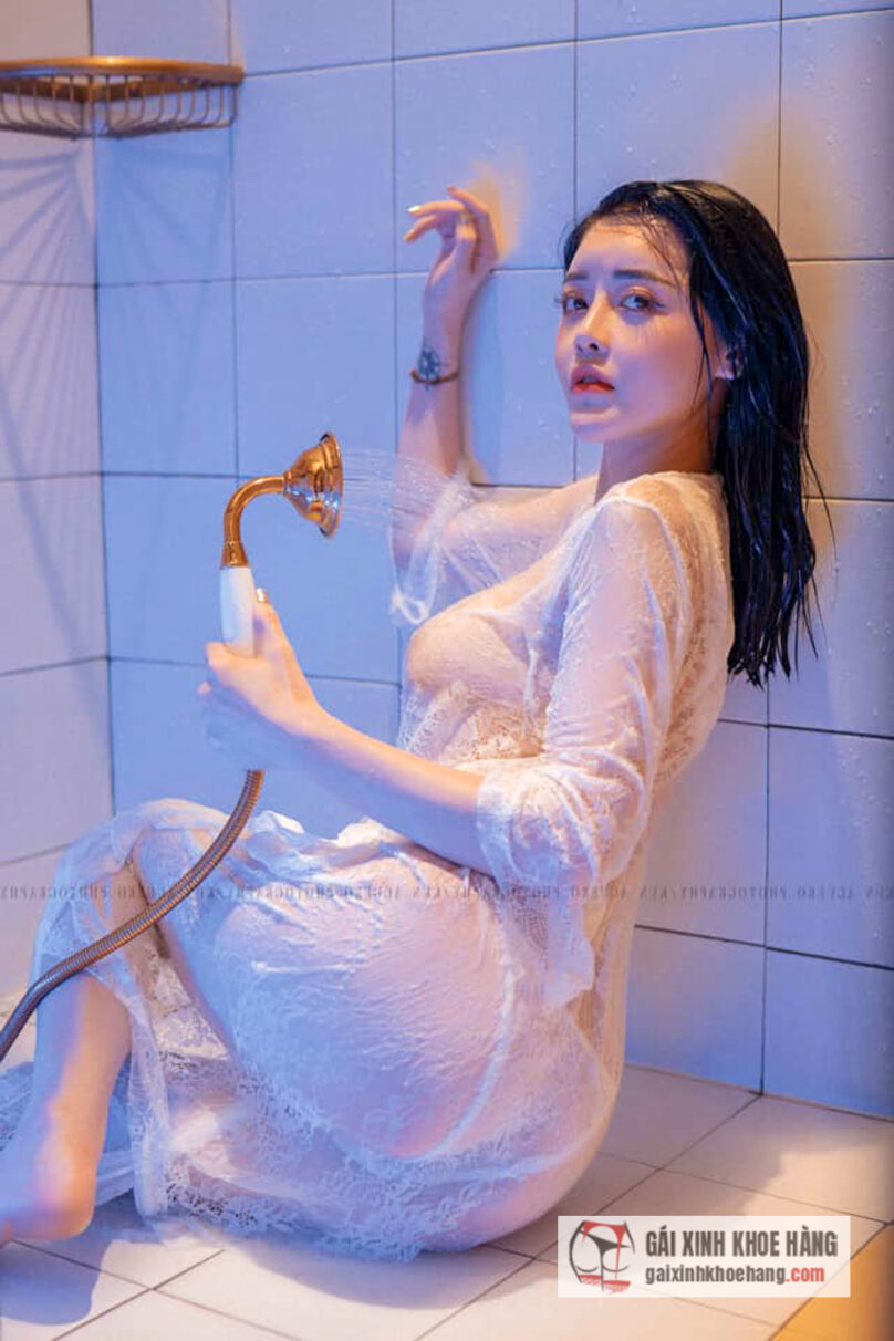 Người mẫu ảnh sexy Ngọc Anh lộ tin đồn tình cảm với thành viên HKT