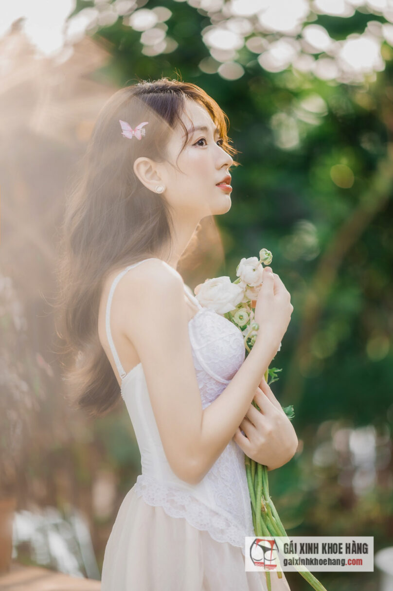 Cùng xem loạt ảnh xinh đẹp hút hồn của Linh Hoài!