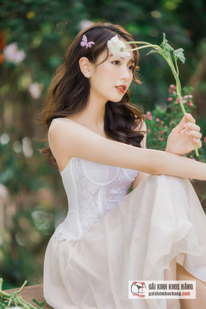 Cùng xem loạt ảnh xinh đẹp hút hồn của Linh Hoài!