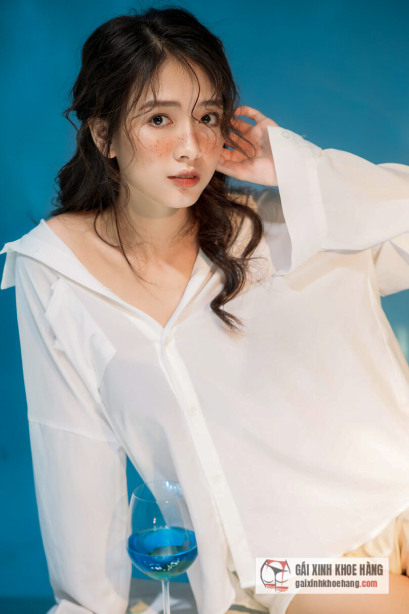 Cùng xem loạt ảnh xinh đẹp hút hồn của Linh Hoài!