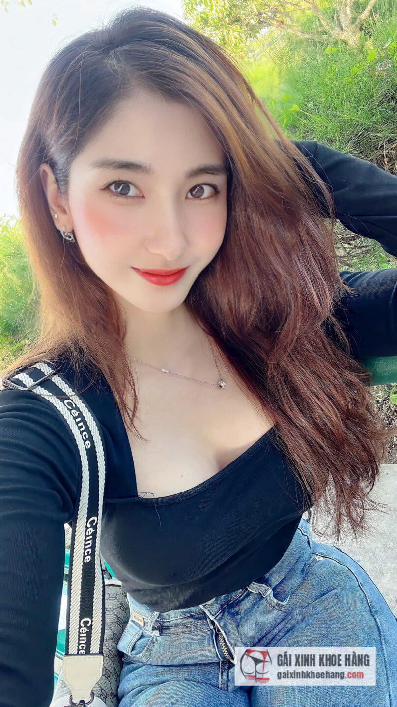 Nguyễn Xuyến – hot mom nổi tiếng với phong cách sexy gợi cảm