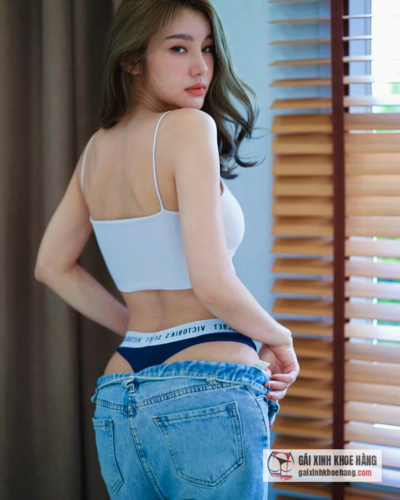 Thiên thần triệu view Thái Lan thân hình quá đỗi gợi cảm