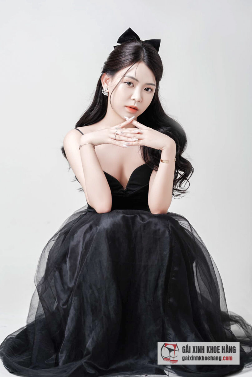 Hot girl Khánh Ngọc “đốn tim” với gương mặt xinh như thiên thần 