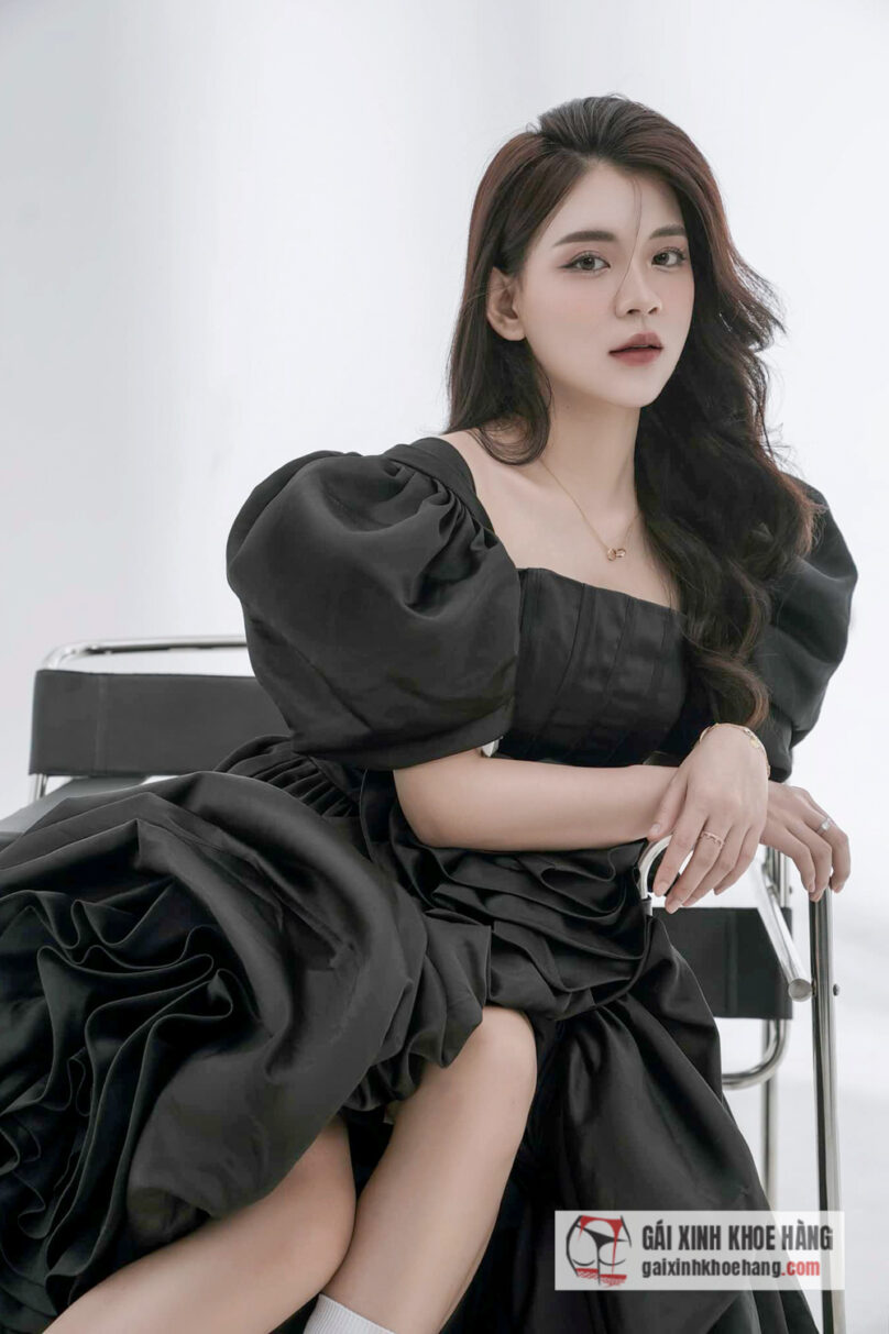 Hot girl Khánh Ngọc “đốn tim” với gương mặt xinh như thiên thần 